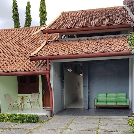 Embe Pitoe Syariah Gejayan Mitra Reddoorz Ξενοδοχείο Pakualaman Εξωτερικό φωτογραφία